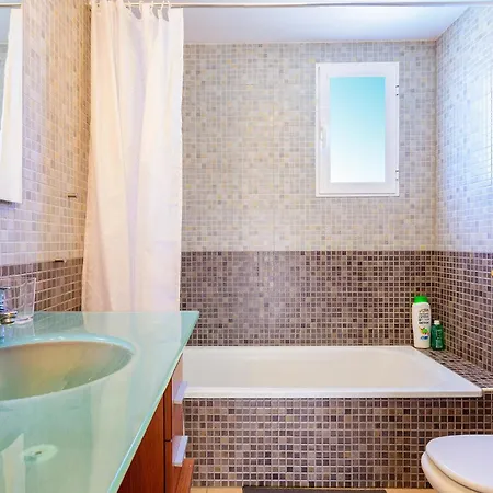 Gorgeous In With Kitchen Holiday home *